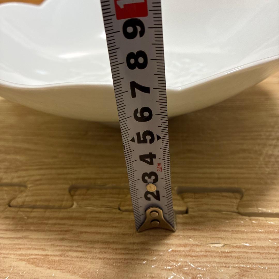 【箱なし】人間国宝　井上萬二　本人作　白磁牡丹彫文　菓子鉢