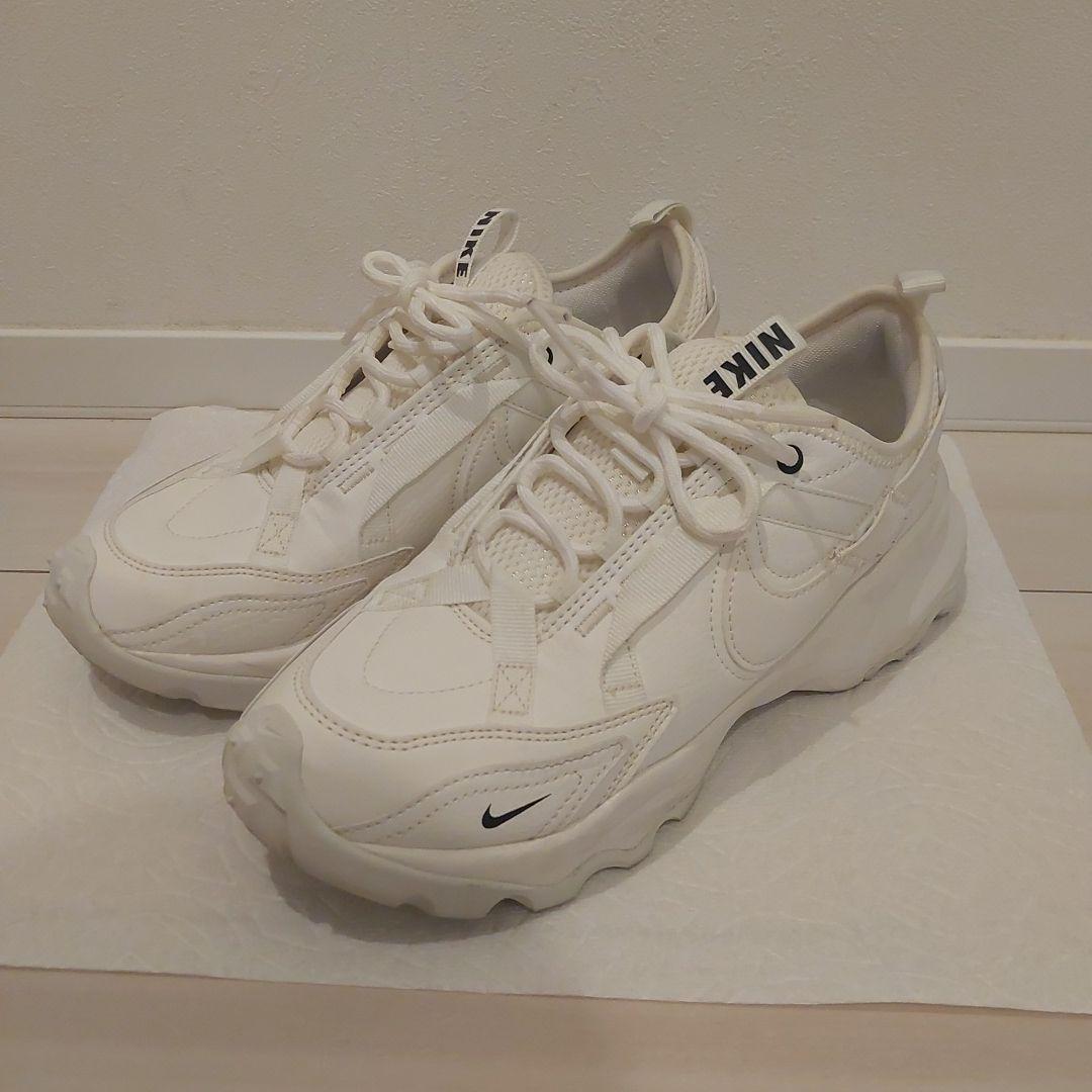 ナイキ NIKE ウィメンズ TC7900 24.5cm スニーカー ホワイト白
