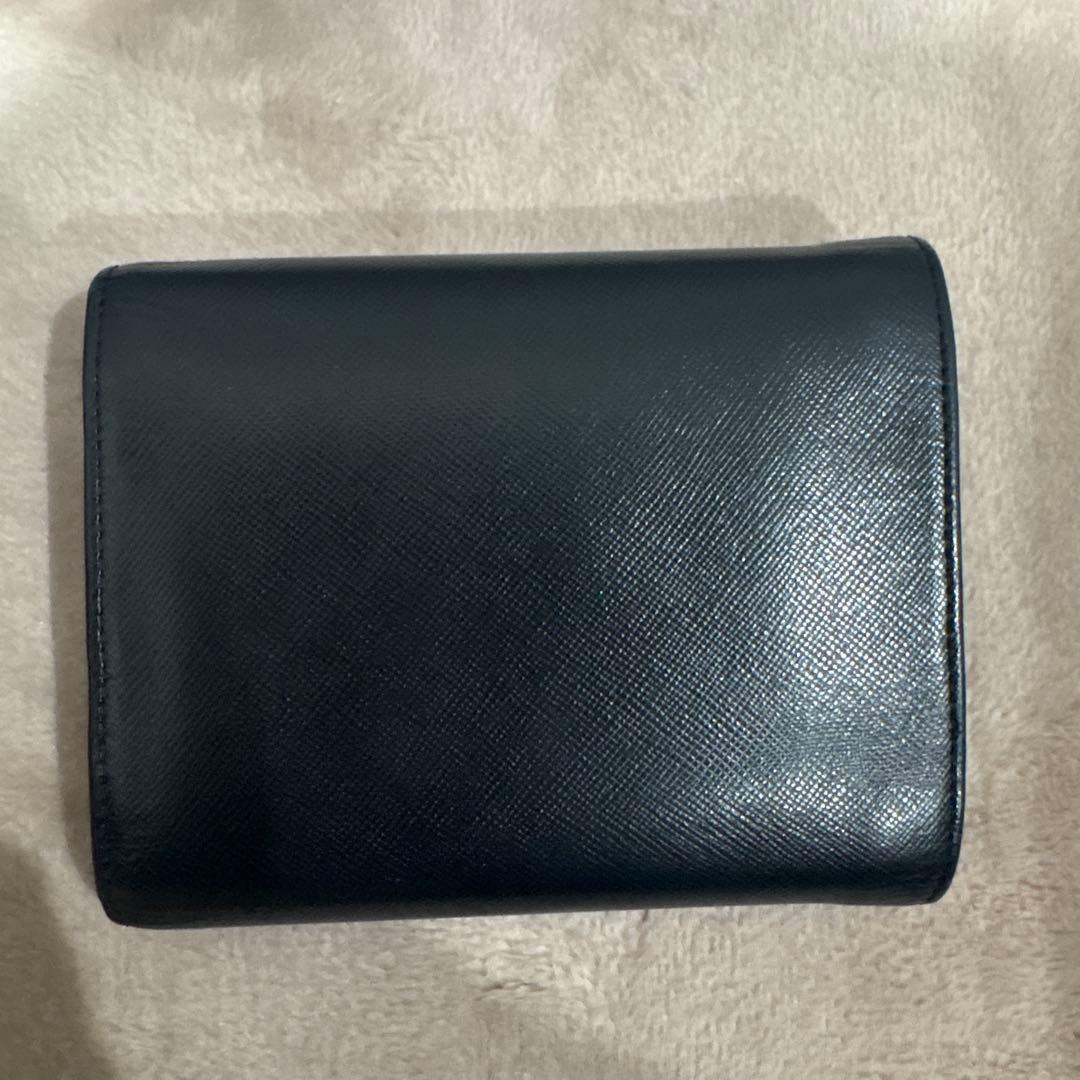本日限定値下げ‼️プラダ 二つ折り財布 サフィアーノレザー 三角ロゴ ブラック 黒