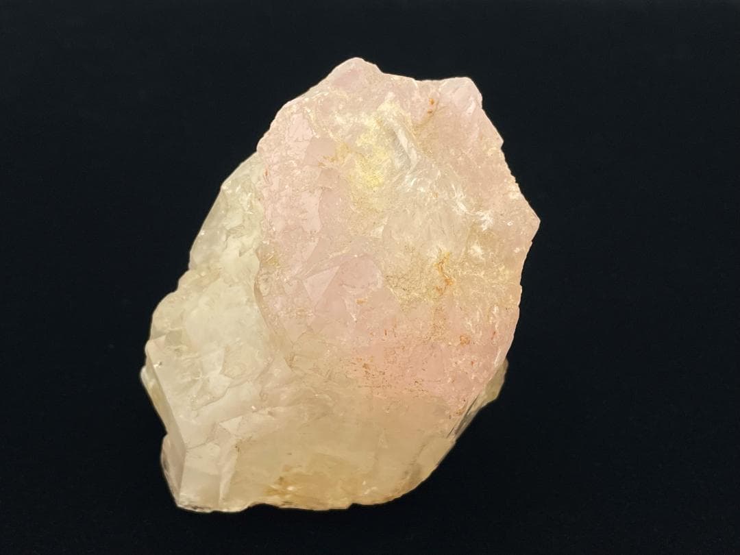 原石（スモーキーローズクォーツ）