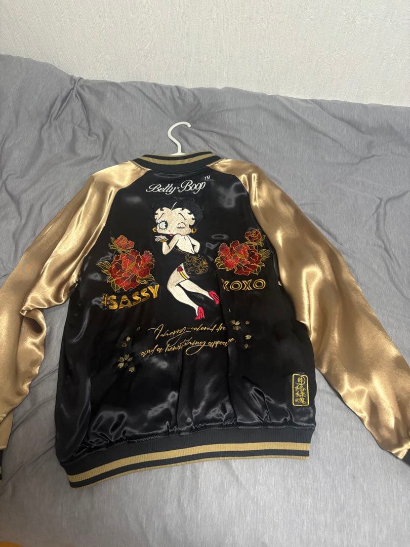 Bettyスカジャン 黒金刺繍　XL