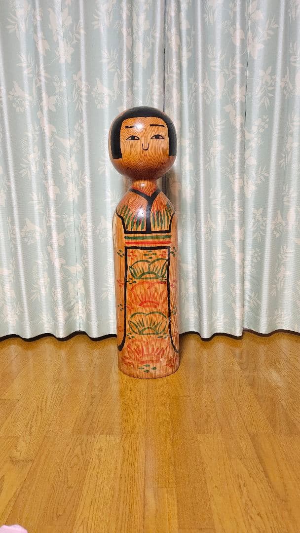 巨大な木地山こけし