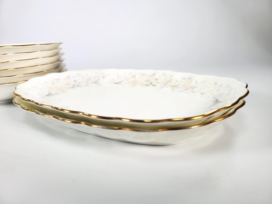 NARUMI　　ボーンチャイナ　小皿６点　大皿２点　希少　花柄　金縁