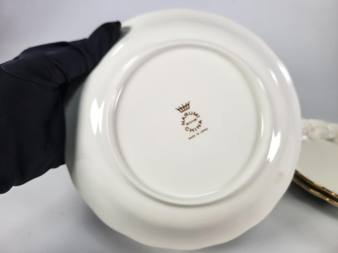 NARUMI　　ボーンチャイナ　小皿６点　大皿２点　希少　花柄　金縁