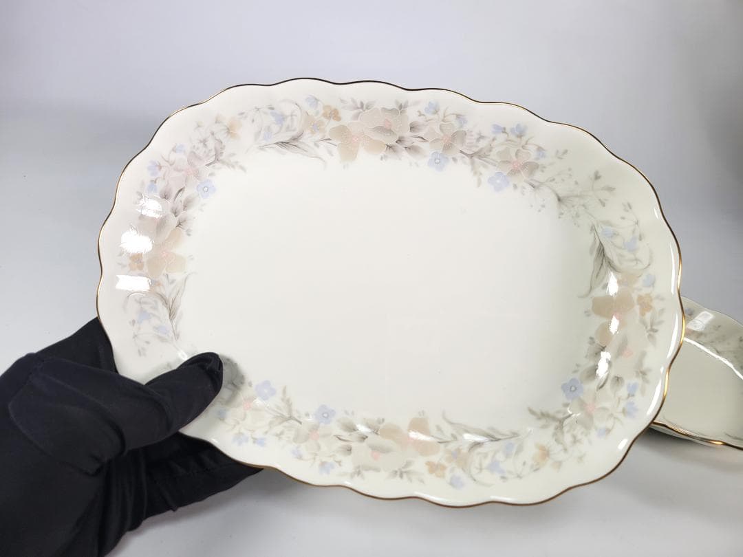 NARUMI　　ボーンチャイナ　小皿６点　大皿２点　希少　花柄　金縁