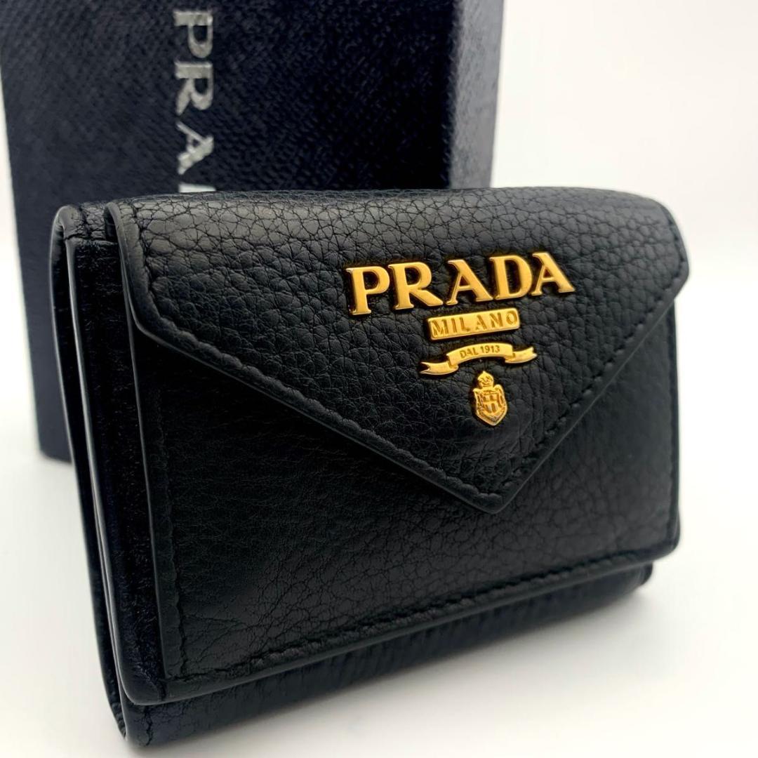鑑定済み プラダ 三つ折り 財布 Wホック レザー シボ革 コンパクト 黒