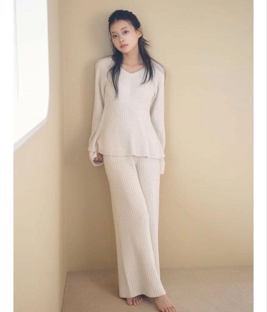 最大値下げ！スナイデルホーム　ペプラムニットセットアップ