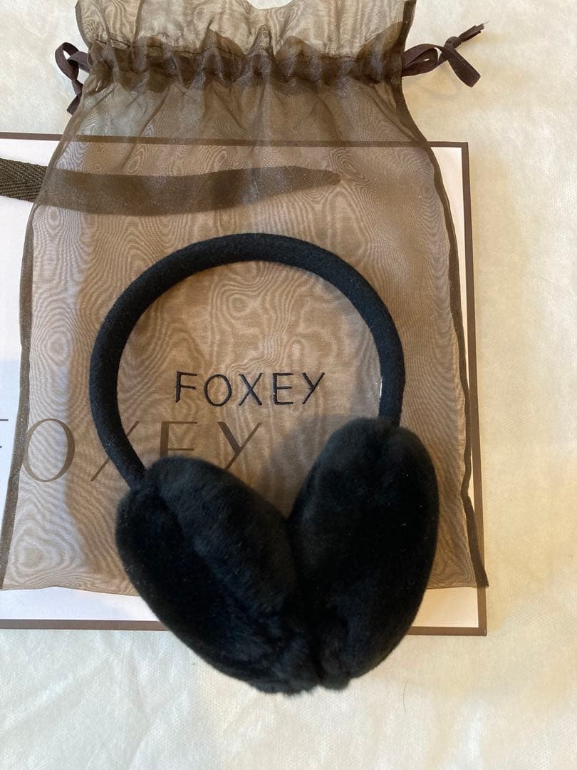Asukuru⭐️新品・未使用❗️FOXEY ブラック イヤーマフ❗️
