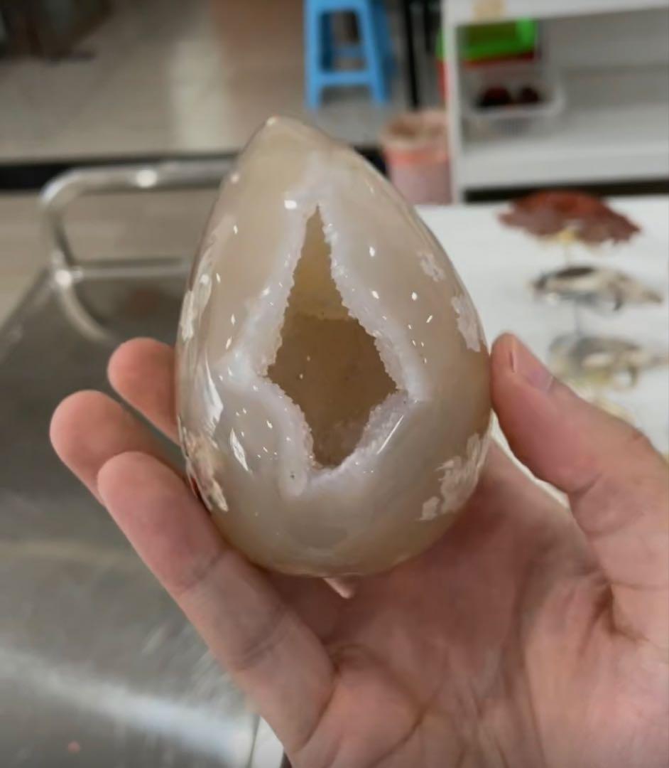 マダガスカル産　花瑪瑙　エッグタイプ　ジオードあり　スタンド付き