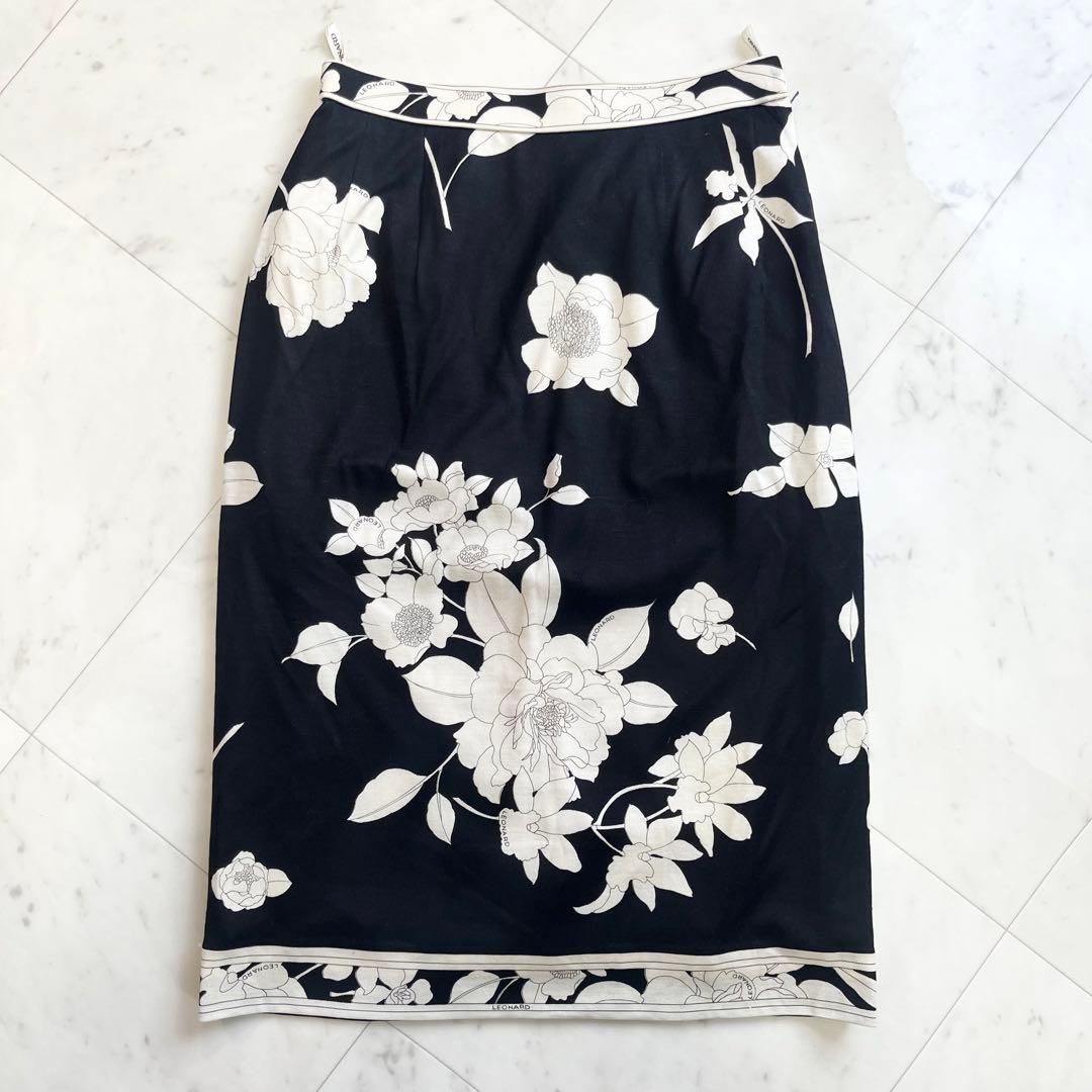 LEONARD レオナール タイトスカート 膝丈 花柄 ブラック&ホワイト