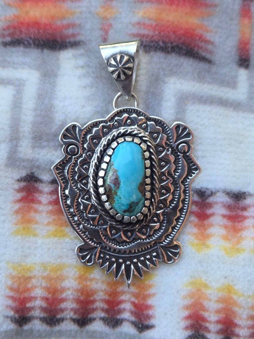 ビズビーターコイズ　スタンプワーク　ペンダント　インディアンジュエリースタイル