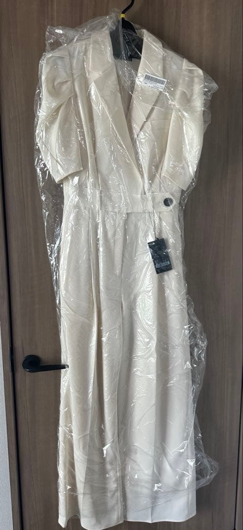 新品未使用タグ付きanuansタックスリーブテーラードオールインワン IVORY