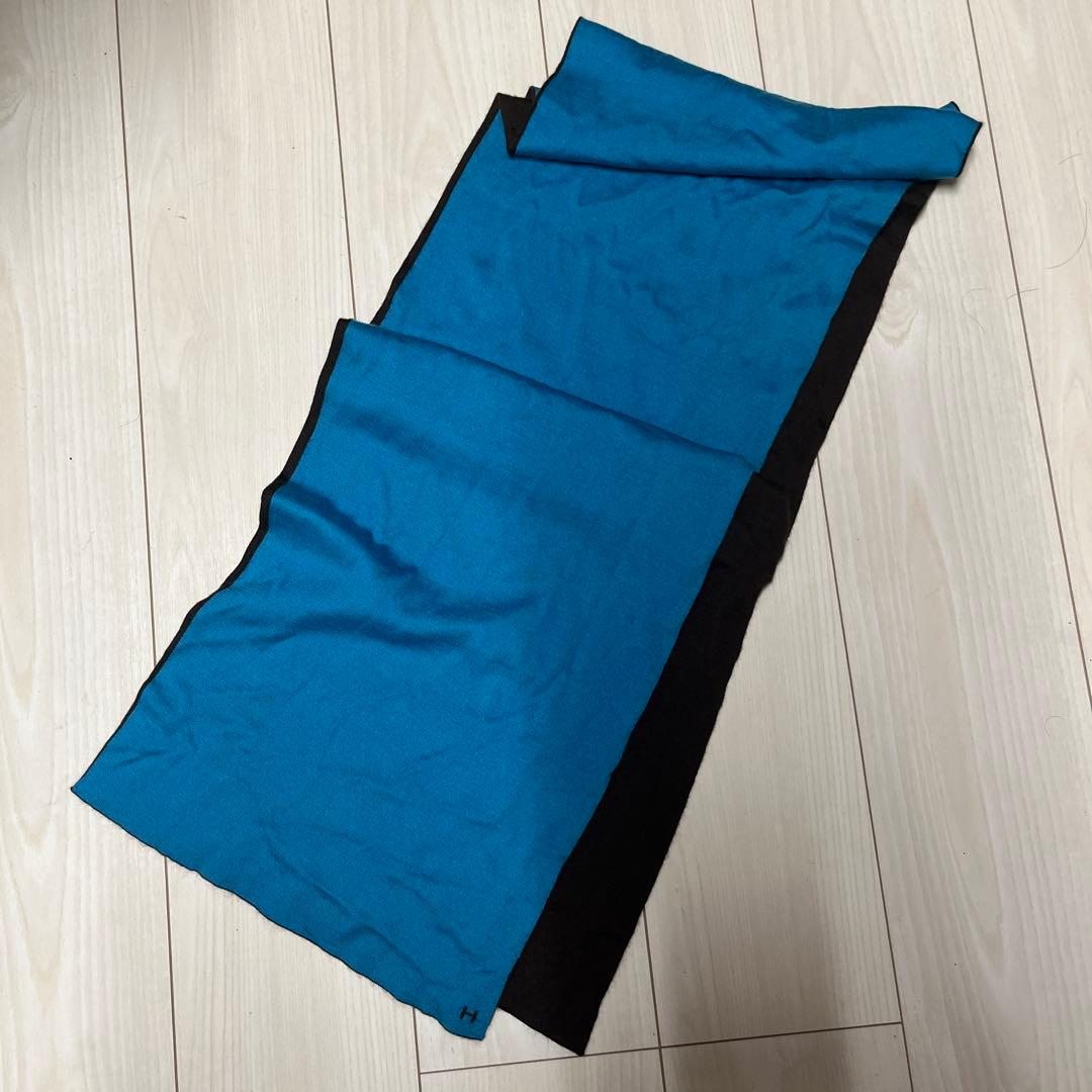 エルメスリバーシブルマフラー 青と黒 Hの刺繍