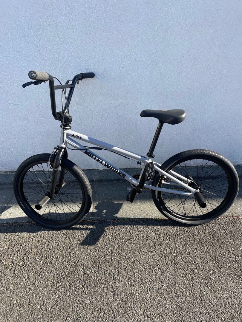 値下げ　BMX MOTEL WORKS AUX-E 美品　20インチ　フラット