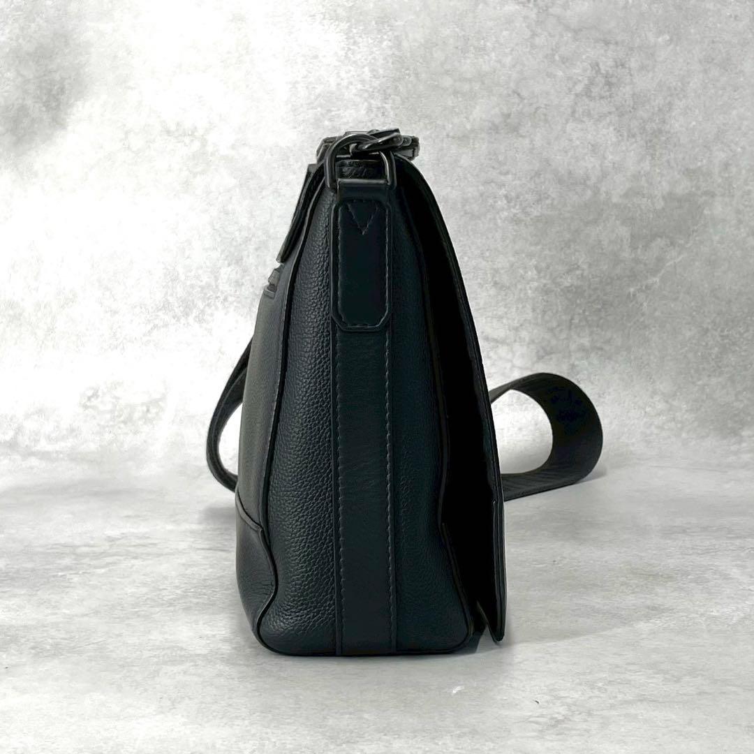 【極美品】ルイヴィトン アエログラム テイクオフメッセンジャー トリヨン 黒