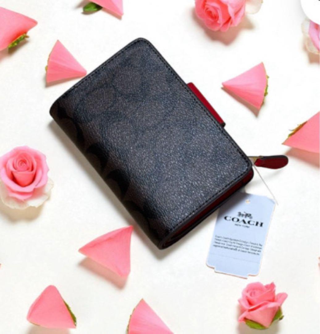 【新品】COACH 二つ折り財布ブラウン/レッドシグネチャー
