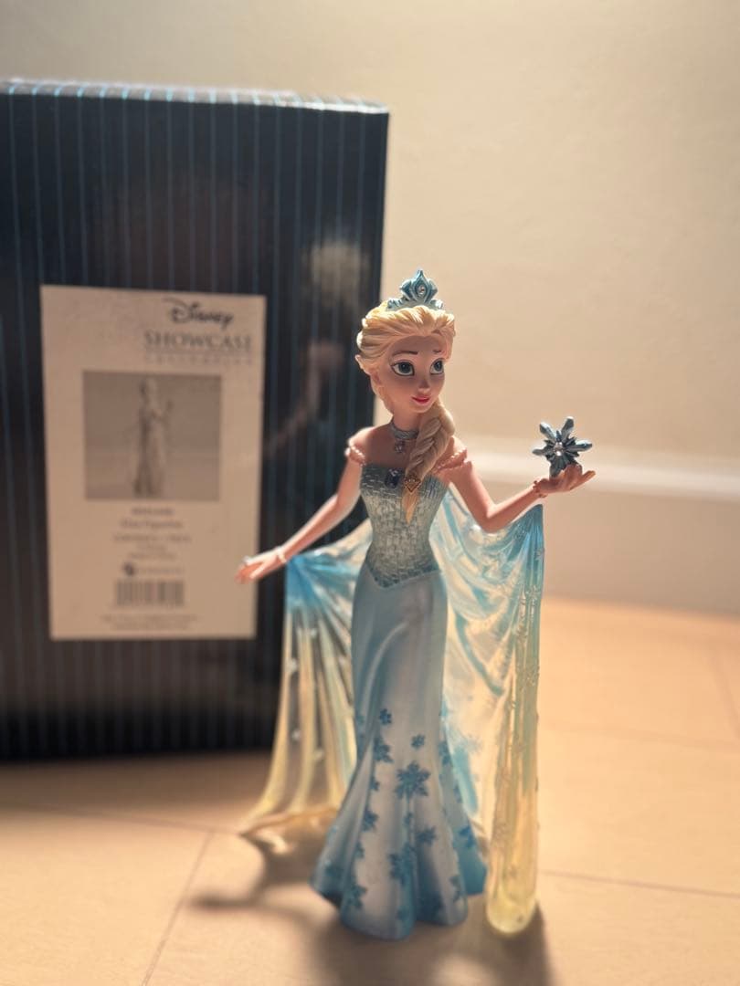 【レア★海外パーク品】アナと雪の女王エルサトラディションショーケースフィギュア