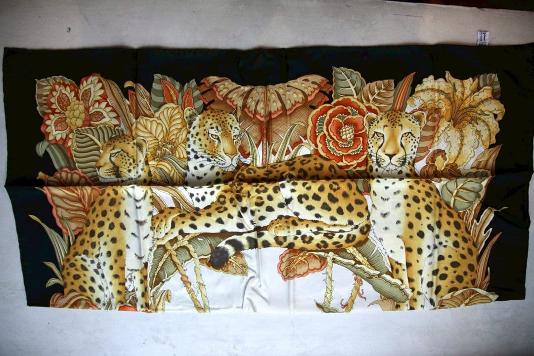 新品Salvatore Ferragamo ヒョウ柄スカーフ箱付き シルク