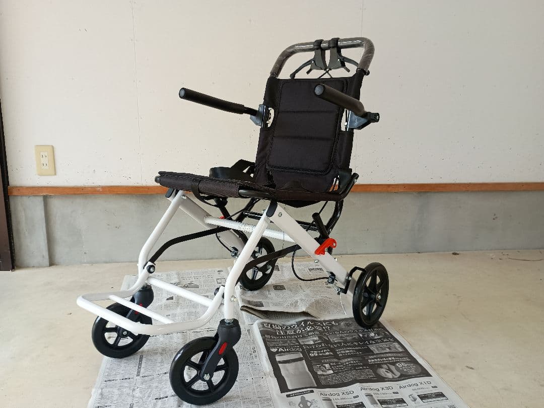 介助式車椅子　折りたたみタイプ