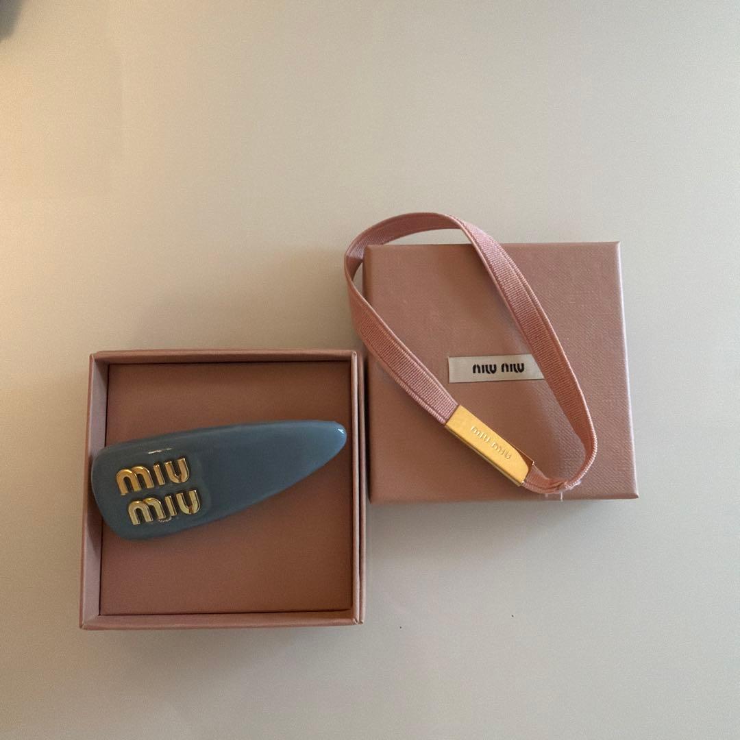 miu miu 青色 ヘアピン 箱付き