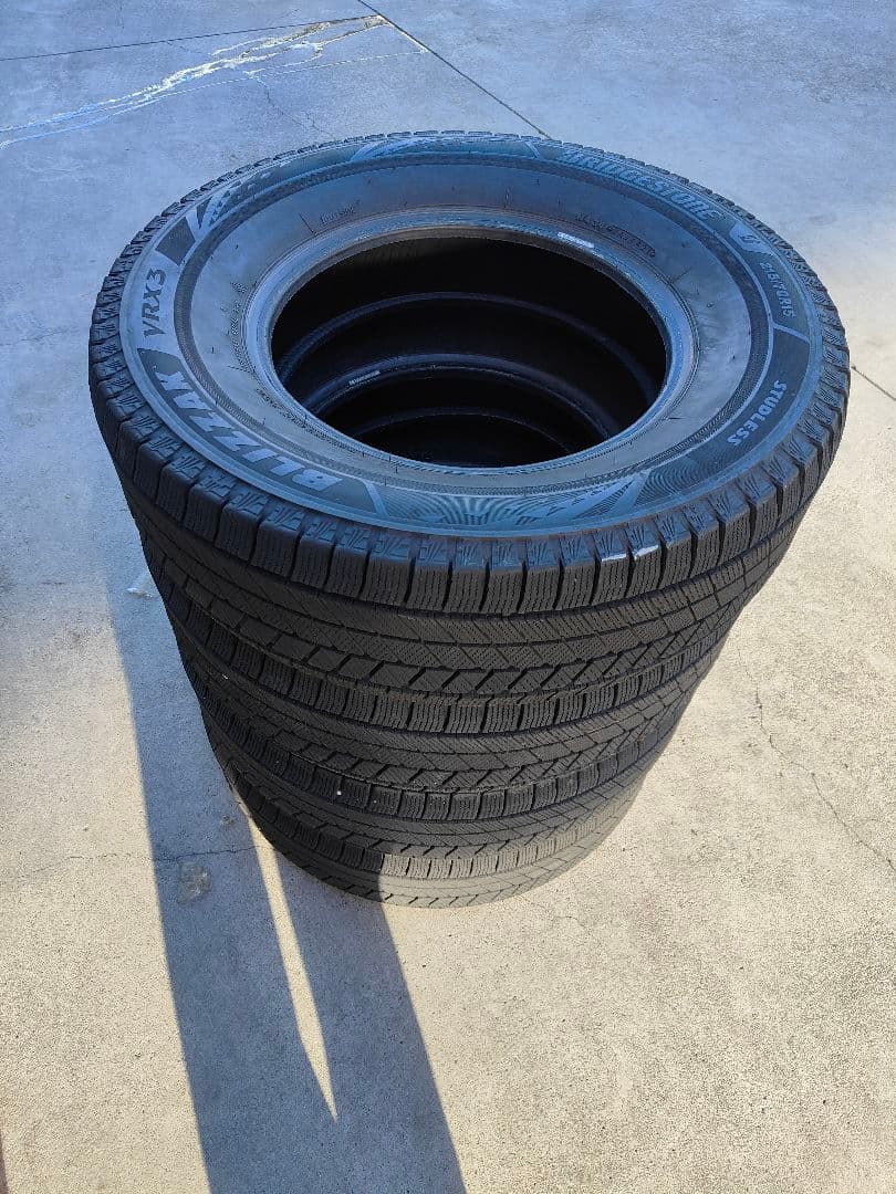 ブリヂストン ブリザック VRX3 215/70R15 中古　4本セット