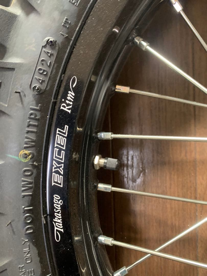 ホンダCRF 250L 2021年モデル以降、タイヤ付き前輪と後輪、