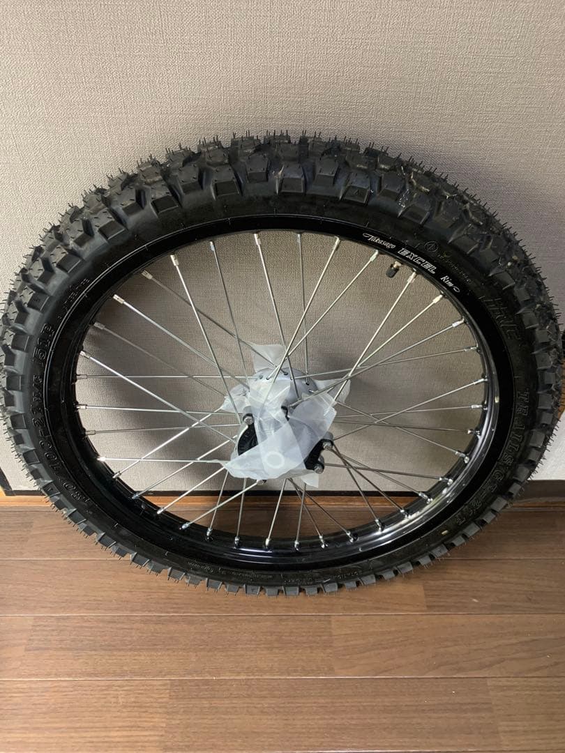 ホンダCRF 250L 2021年モデル以降、タイヤ付き前輪と後輪、