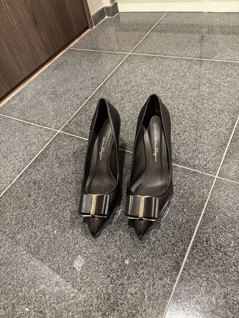 フェラガモ　パンプス