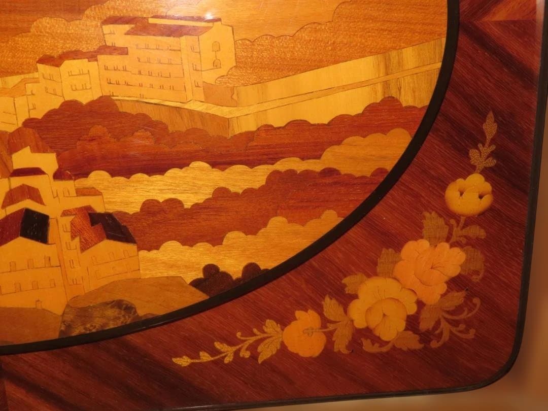 イタリア製の木象嵌（もくぞうがん）の壁掛け飾り