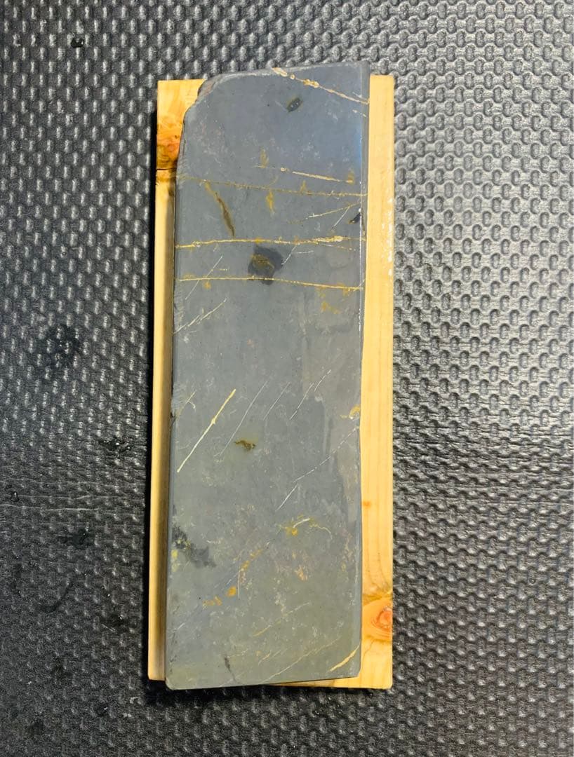 天然砥石　正本山　巣板　カラス　仕上げ砥石　台付き