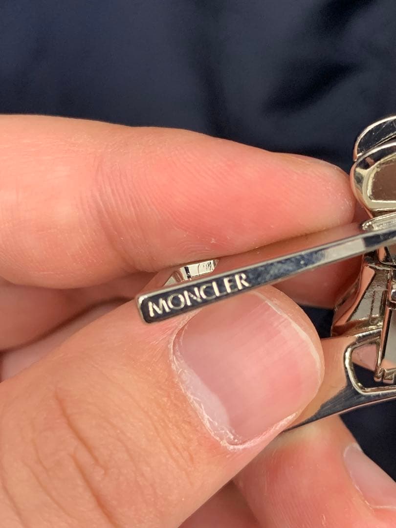 MONCLER フード付きネイビージャケット