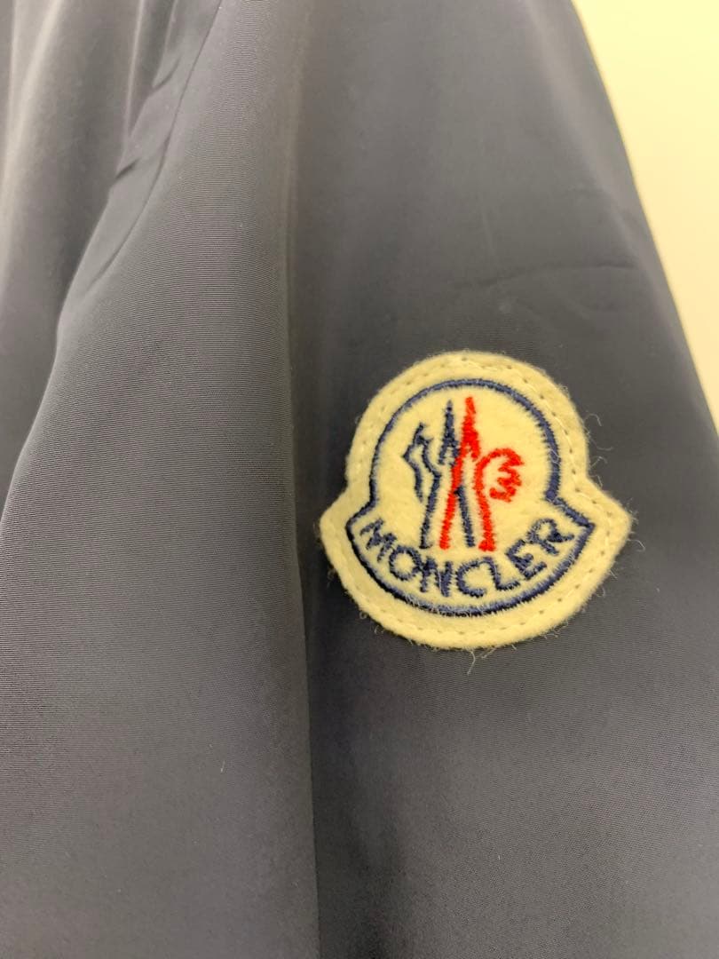 MONCLER フード付きネイビージャケット