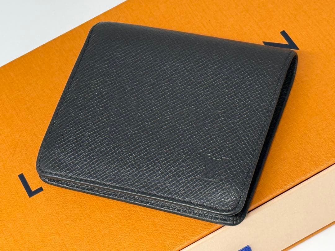 良品！ルイヴィトン　タイガ　小銭入れ付き二つ折り財布　アルドワーズ　黒系