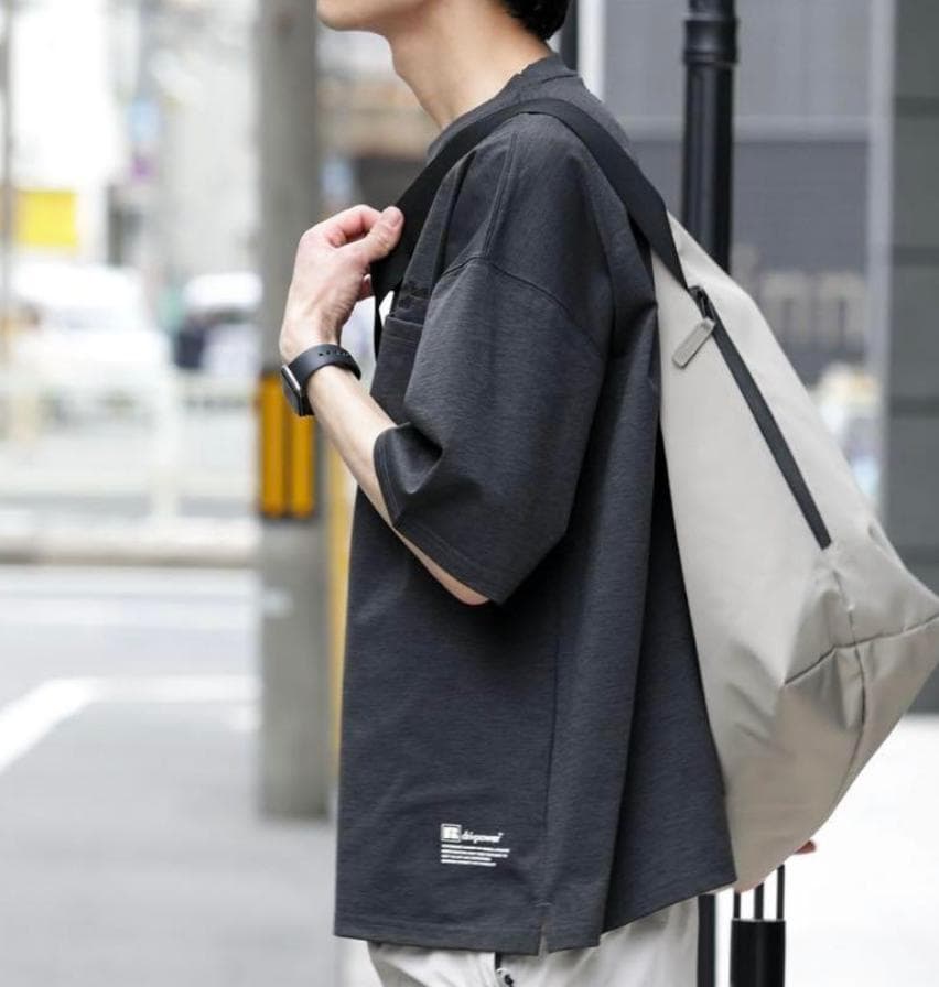 未使用 meltum ナイロンメッセンジャーバッグ グレー