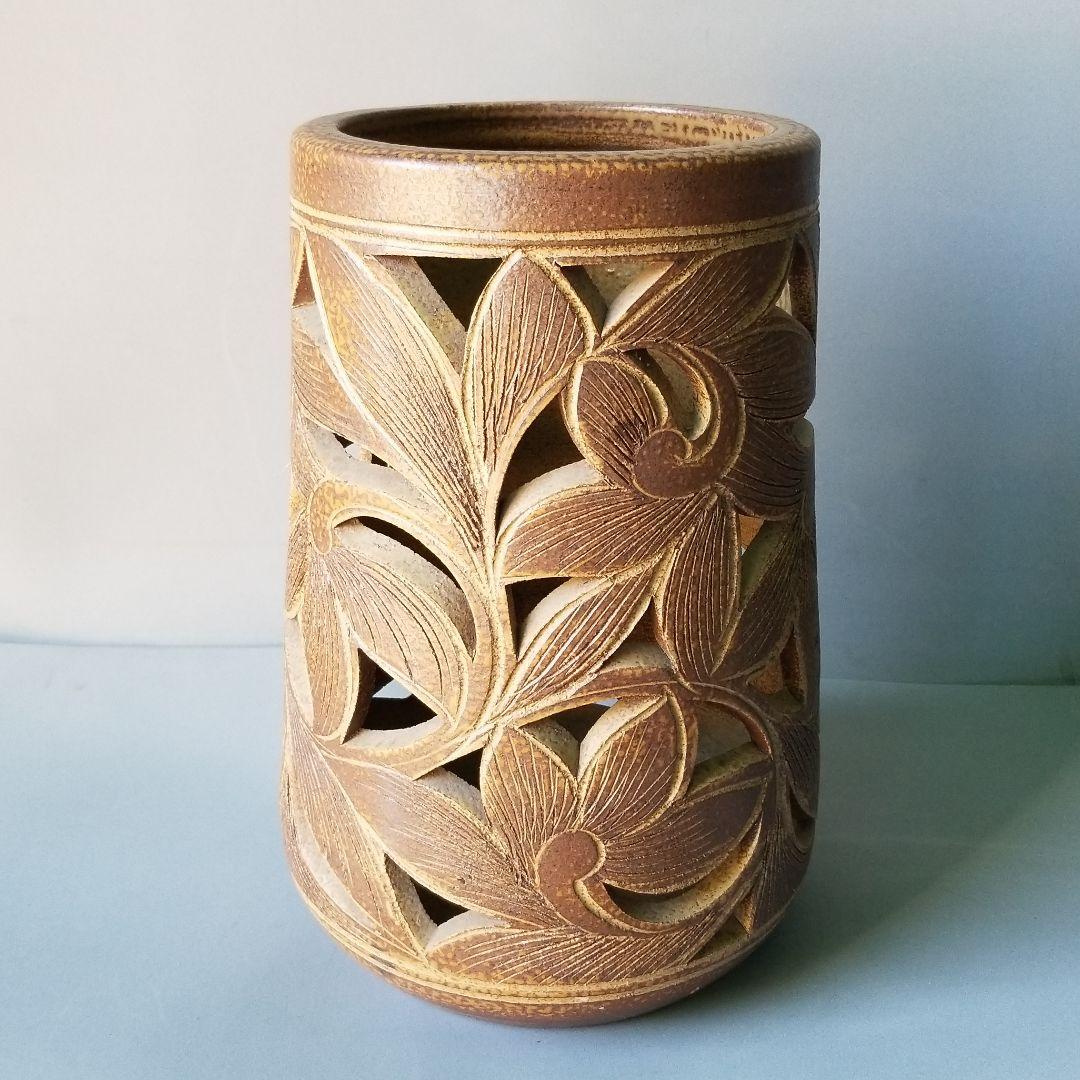 にゃんにゃんいぬ 信楽焼傘立て  唐草彫すかし 高さ４４cm