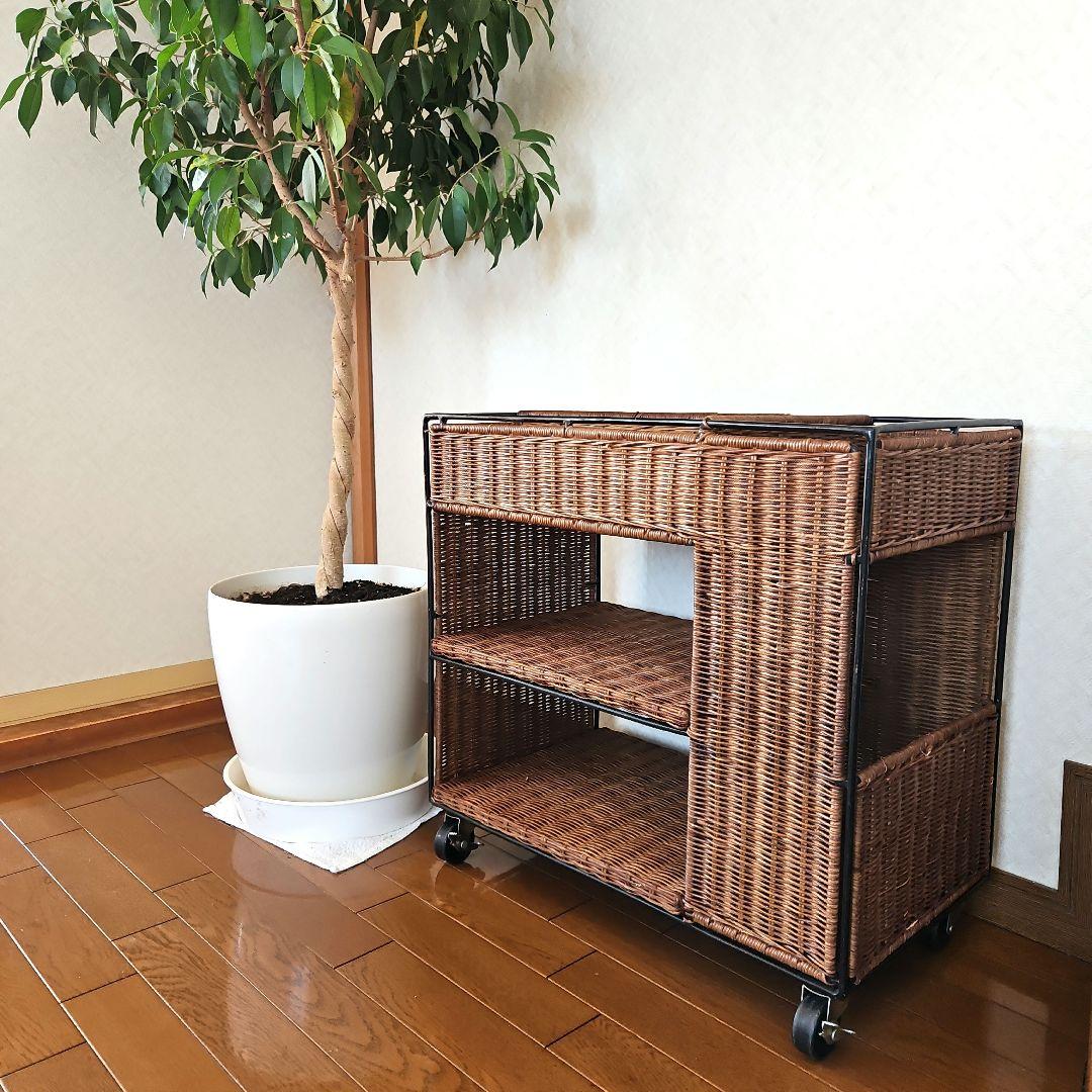 ラタン調　天然素材　アイアン　ワゴン　ラック　キャスター付き　花台　３段