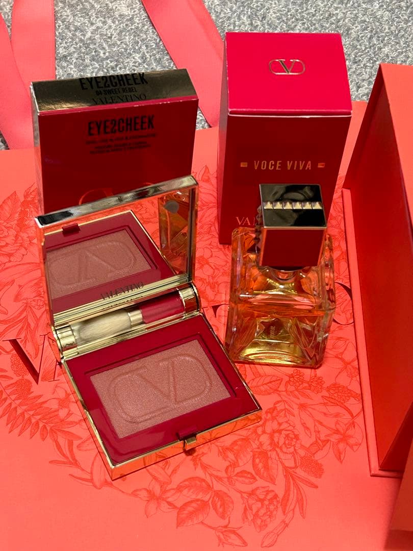 ⭐︎VALENTINO オールドパルファン&アイチークギフトセット⭐︎
