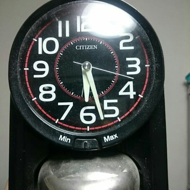 壊れた目覚まし時計