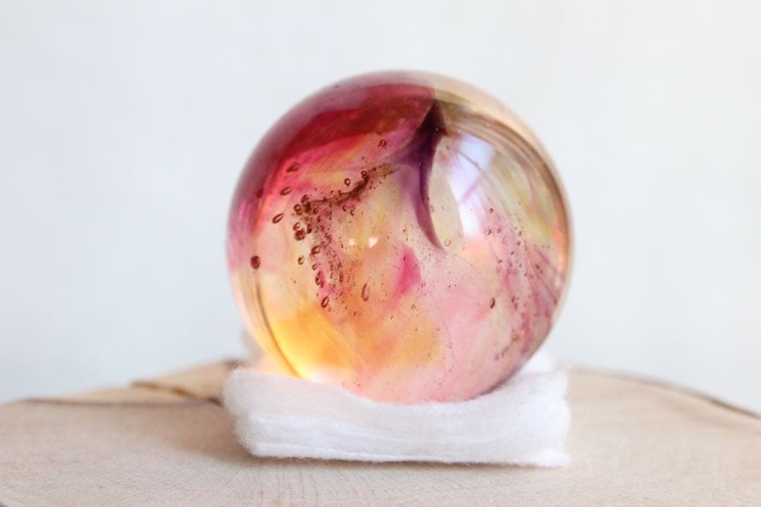 シエラネバダ産アンダラクリスタル　スフィア　マルチカラー（ピンク・イエロー系）