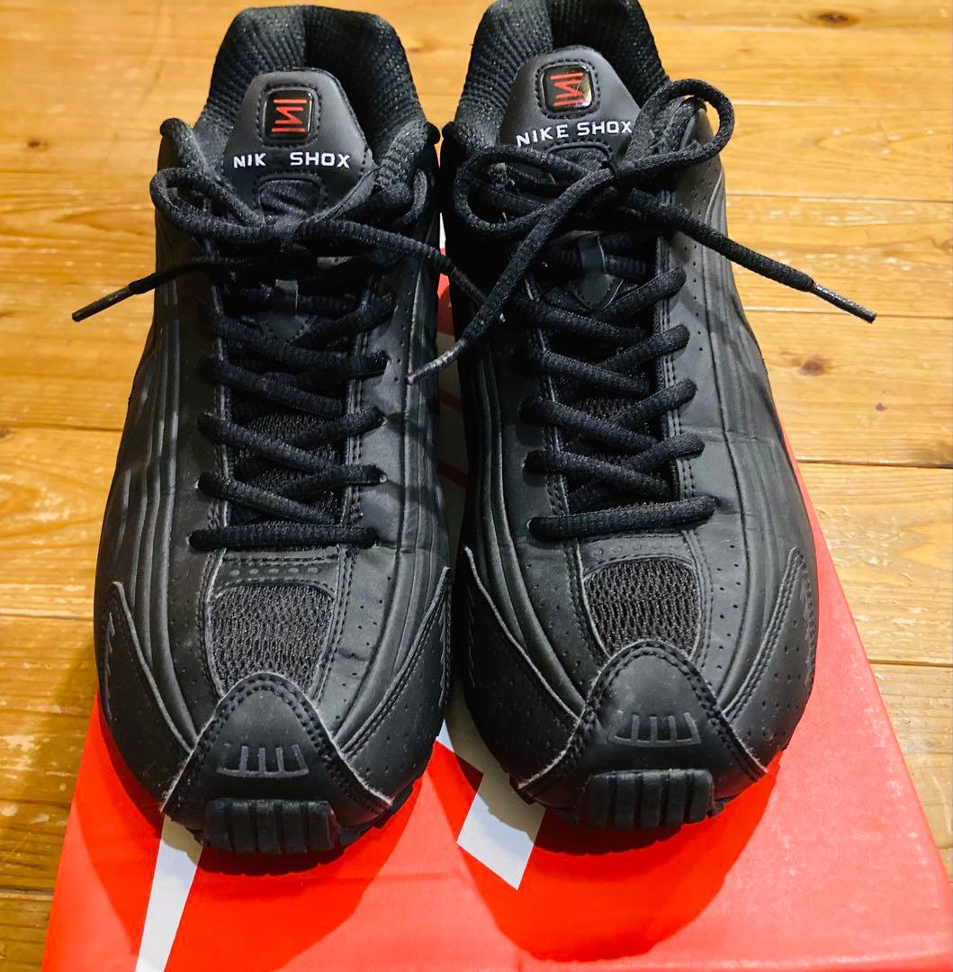 靴 Nike Shox R4 Black