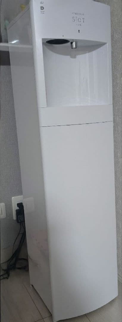 フレシャス　ウォーターサーバー　 スラット＋カフェ