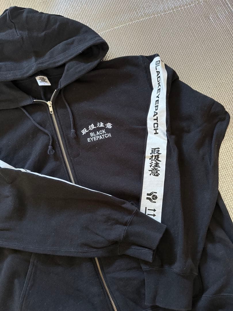 トップス BLACK EYEPATCH HWC TAPED ZIP HOODIE