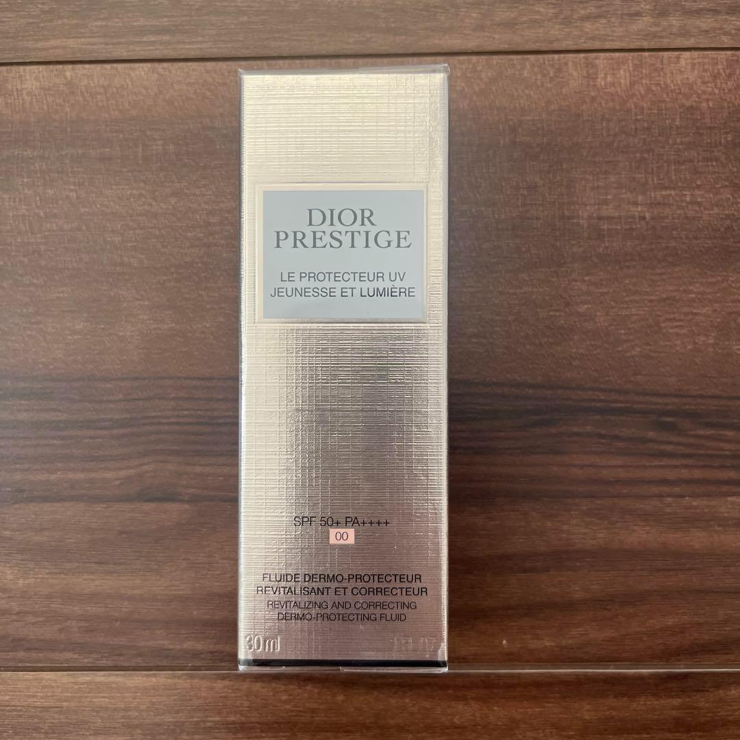 新品♡DIOR ホワイト　プレステージ　ホワイト　ル　プロテクター UV 00