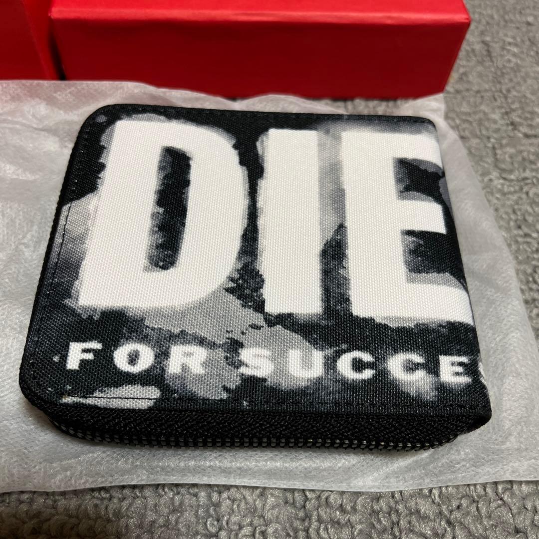 DIESEL新品同様二つ折り財布！！