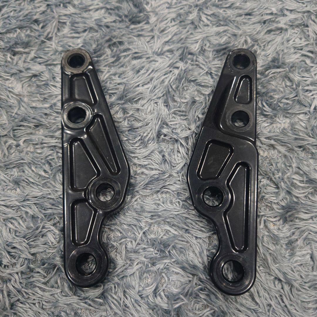 ゼファー1100 オーリンズ正立フォーク用 キャリパーサポート