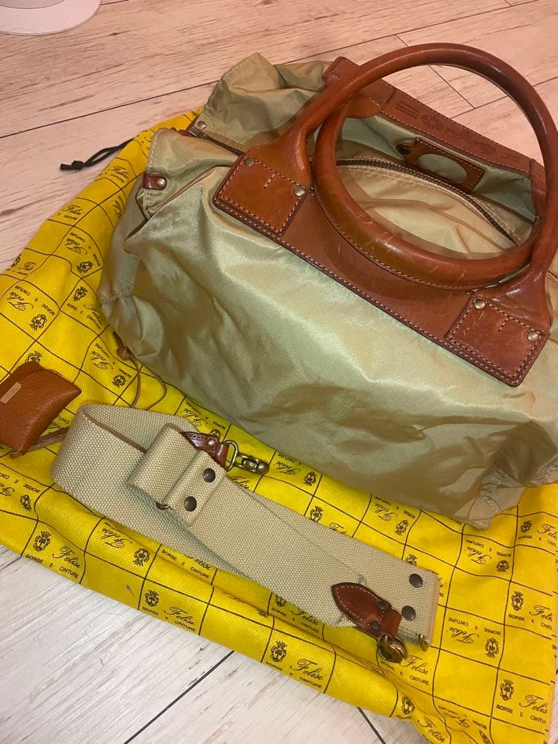 【美品】フェリージ ボストンバッグ2way P4ビジネスバッグ ナイロンベージュ