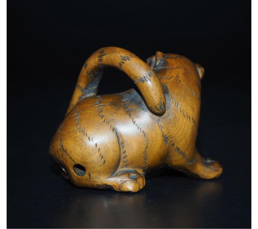 送料無料　提げ物　柘植黄楊彫　虎根付　高さ3.5ｃｍ