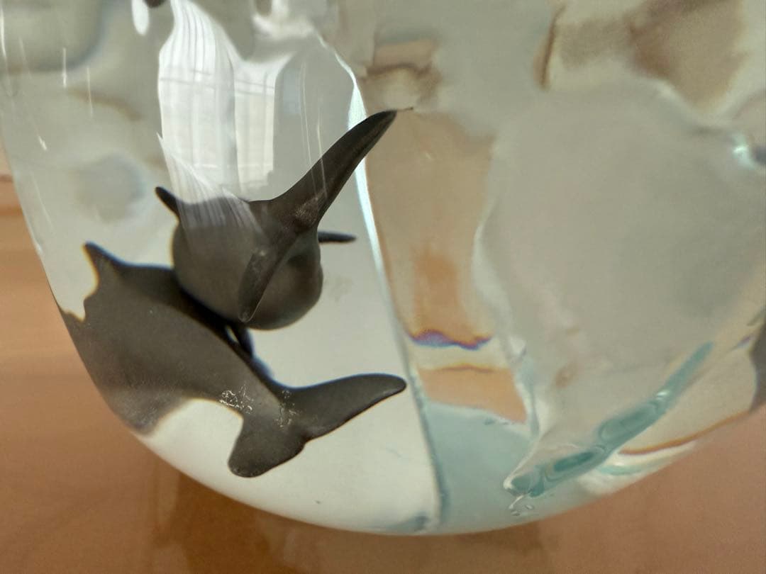 【サイン入り】クリスチャン・リース・ラッセン　アクリルオブジェ イルカ