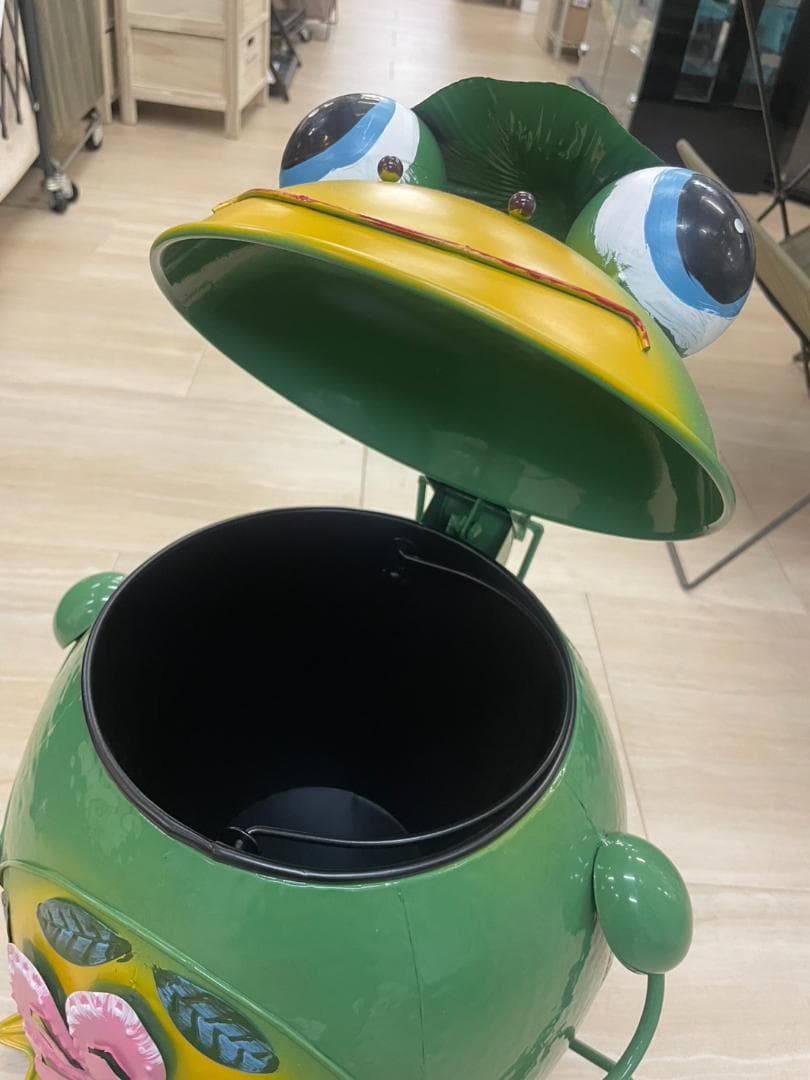 ダストビン　ダストボックス　ゴミ箱　カエル　かえる　蛙　ペダル式　蓋付　フタ付き