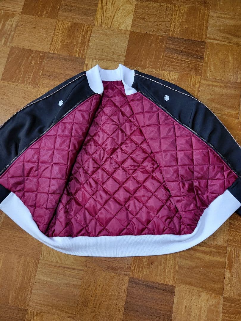 め1121着物リメイク正絹古布黒留袖江戸褄縮緬ビンテージスカジャンハンドメイド